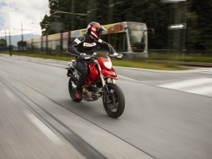 Test Ducati Hypermotard 1100: Hyperaktivní povaha