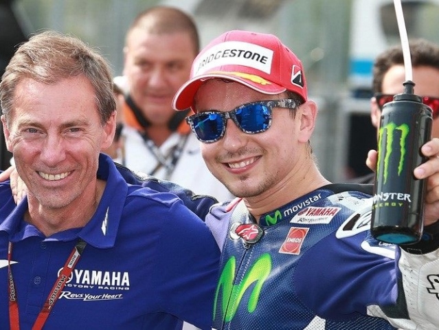 Hlavní obrázek k článku: Jorge Lorenzo s třetí tovární Yamahou?