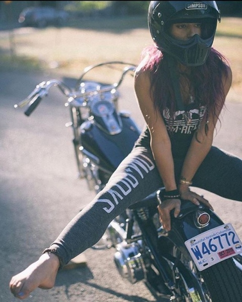 Jóga na motocyklech: novinka na sociálních sítích - 3 - 1 joga na motocyklu4
