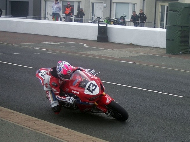 Hlavní obrázek k článku: NW200: Lee Johnston v úvodu nejrychlejším