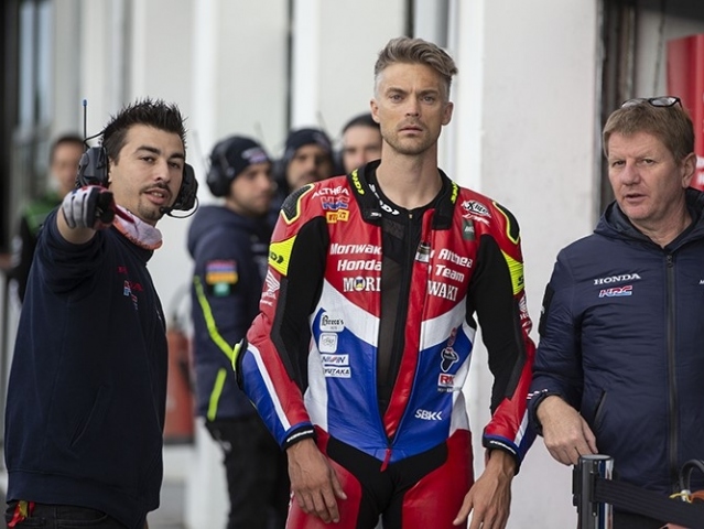 Hlavní obrázek k článku: Senzace: Leon Camier za Barni Racing