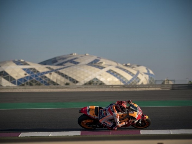 Hlavní obrázek k článku: Obhájí Marc Marquez titul v královské kubatuře?
