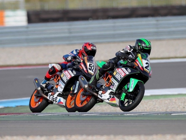 Hlavní obrázek k článku: Mokrý ADAC Junior Cup na Sachsenringu