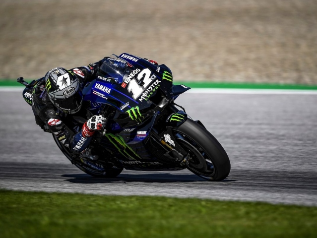 Hlavní obrázek k článku: Totální dominance Yamahy: Pole Position pro Mavericka Viňalese