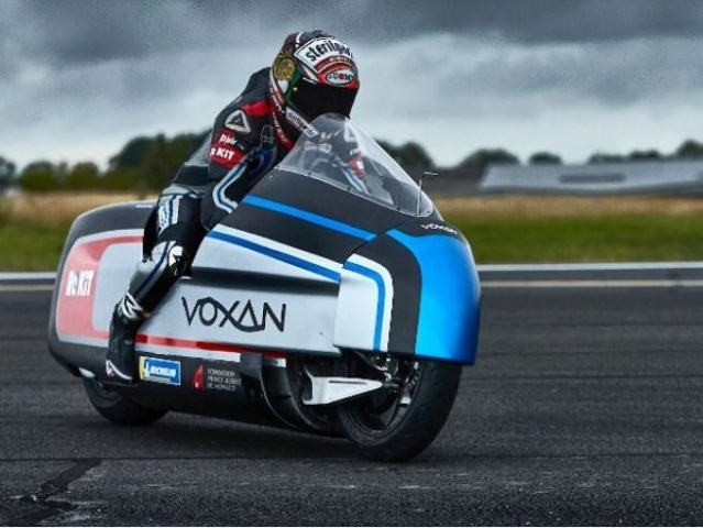 Hlavní obrázek k článku: Biaggi chce zajet světový rekord s E-moto