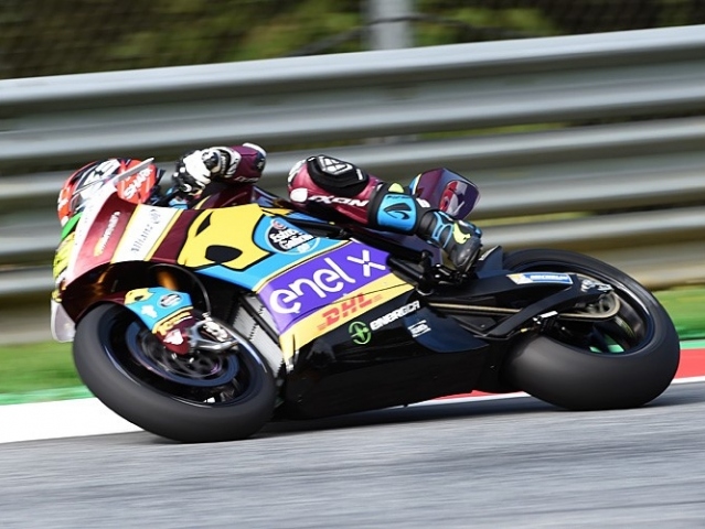 Hlavní obrázek k článku: MotoE: Mike di Meglio vyhrál zkrácený závod