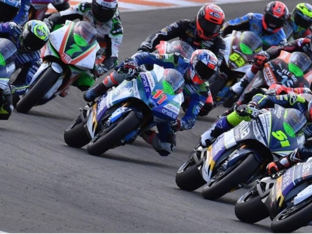 Hlavní obrázek k článku: Startovní pole Moto-E: 18 jezdců z 12 zemí
