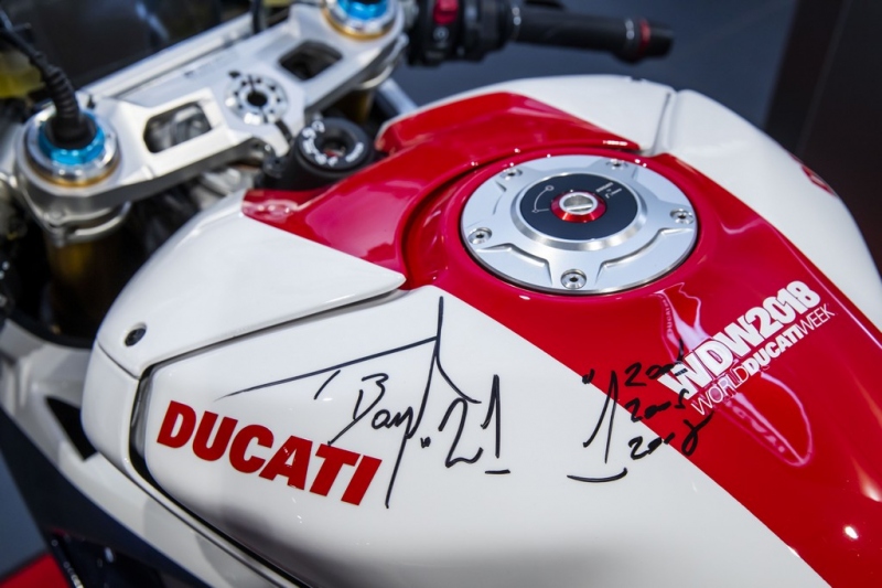 Ducati Prague se přestěhovalo do nových a větších prostor - 12 - 1 nova prodejna Ducati Praha otevreni (14)