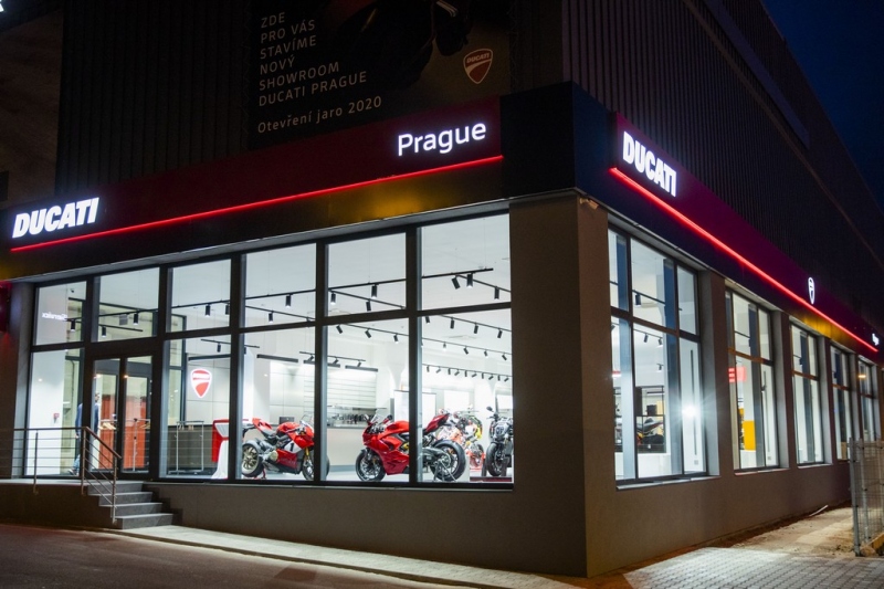 Ducati Prague se přestěhovalo do nových a větších prostor - 7 - 1 nova prodejna Ducati Praha otevreni (2)