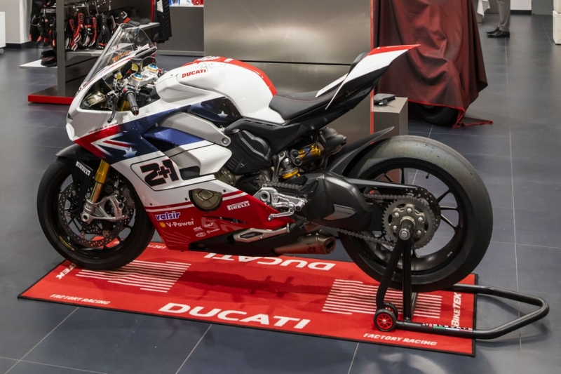 Ducati Prague se přestěhovalo do nových a větších prostor - 6 - 1 nova prodejna Ducati Praha otevreni (1)