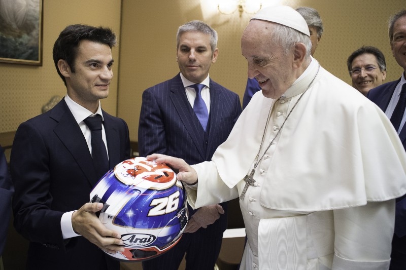 Audience pilotů MotoGP u papeže Františka - 3 - papez 3