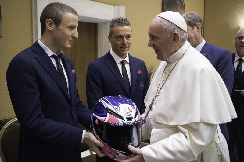 Audience pilotů MotoGP u papeže Františka - 6 - papez 6