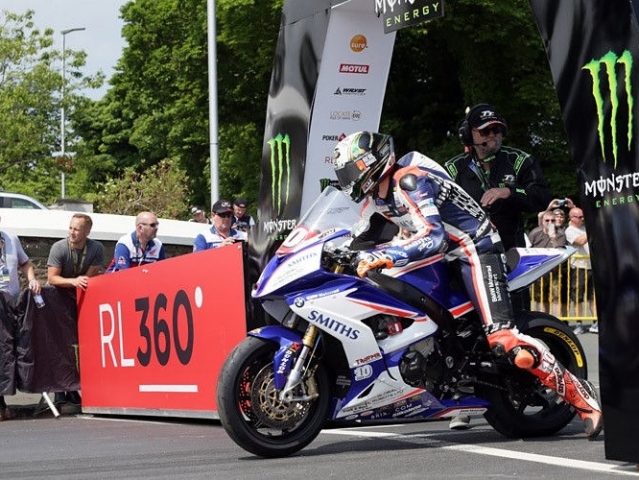 Hlavní obrázek k článku: Vítězem Superstock Hickman, Dunlop poprvé poražen