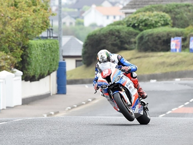 Hlavní obrázek k článku: North West 200: Vyhráli Johnston, Hickman a Bonetti