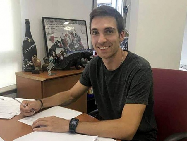 Hlavní obrázek k článku: #23 Christophe Ponsson se brání