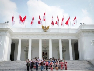Přijetí pilotů MotoGP u «Jokowiho»