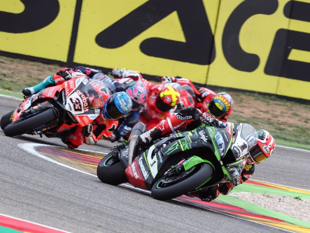 Hlavní obrázek k článku: Sobotní závod v Aragónu vyhrál Jonathan Rea, 17. Ondra Ježek