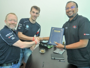 Reiterberger podepsal s týmem Onexox BMW TKKR Racing 