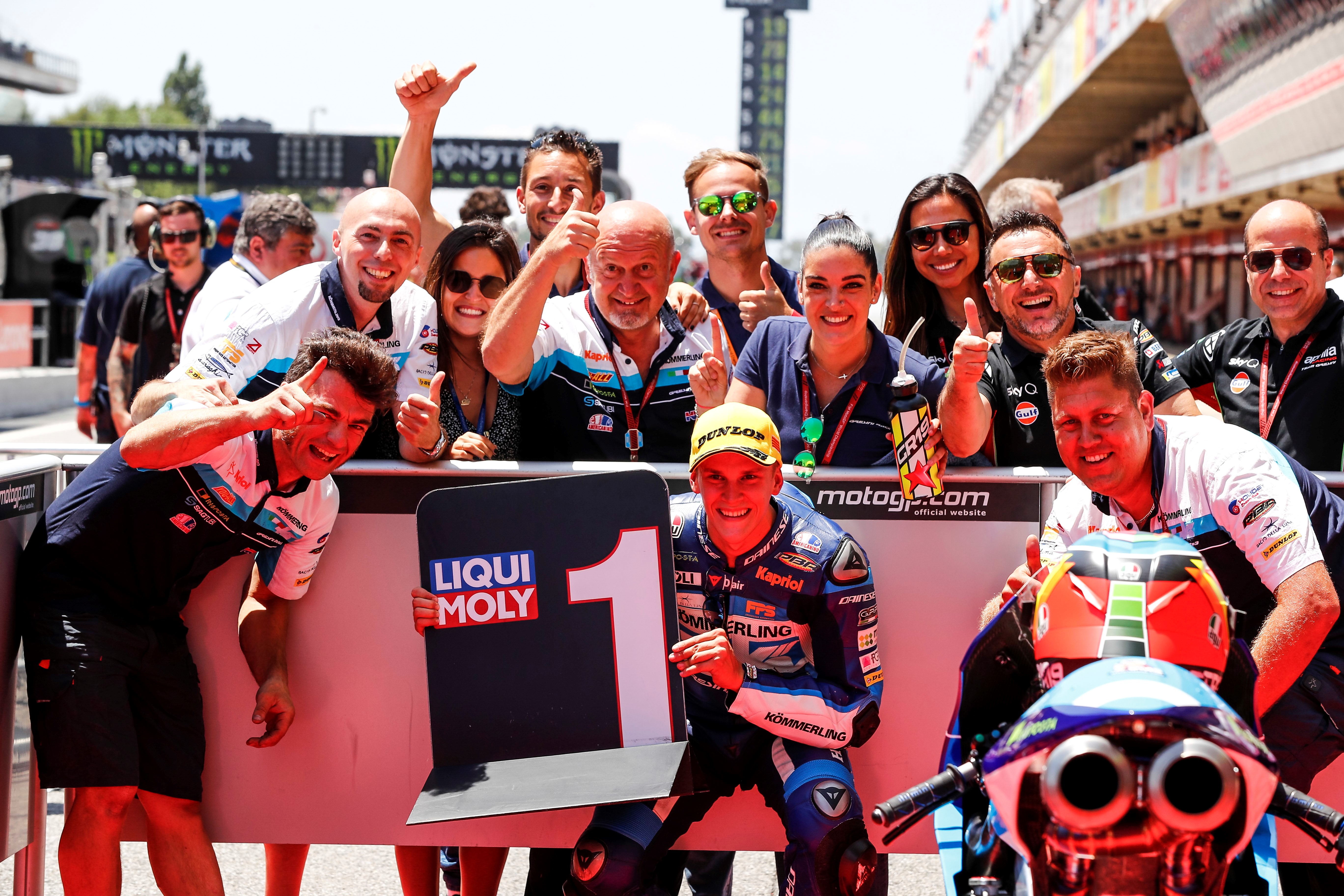 Hlavní obrázek k článku: Pole-Position v Moto3 patří Rodrigovi, 26. Kornfeil, 30. Salač
