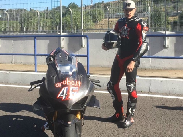 Hlavní obrázek k článku: Scott Redding testoval Ducati Panigale V4 R