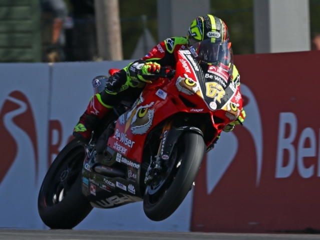 Hlavní obrázek k článku: Superpole v Oulton Parku vyhrál Shane Byrne