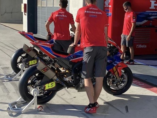 Hlavní obrázek k článku: Testy WorldSBK v Aragonu