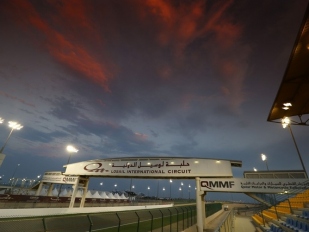 Umělé osvětlení při závodech v Kataru: Jak se změnila noc v den? 
