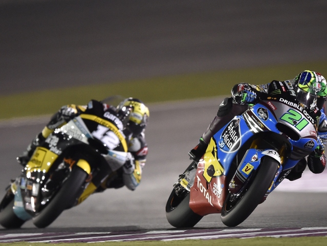 Hlavní obrázek k článku: Chaos na startu a během závodu Moto2 v Kataru