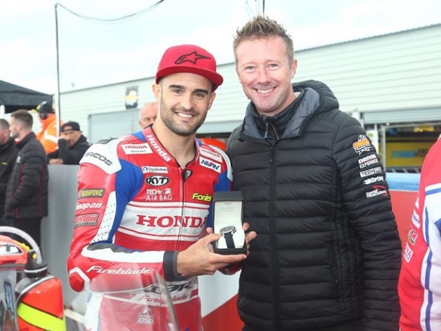 Hlavní obrázek k článku: Xavi Fores, Leon Haslam a Sandro Cortese
