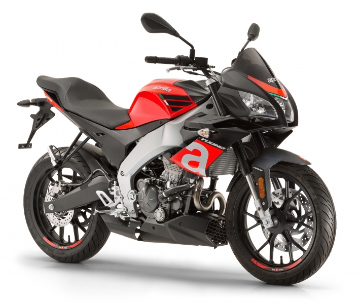 Aprilia Tuono 125 2017: novinka pro začátečníky - 1 - 1 04 Aprilia Tuono 125