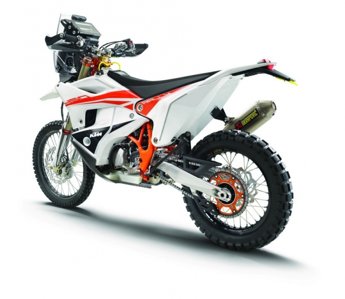 KTM 450 Rally Replica 2019: závodní stroj - 2 - 1 03_KTM 450 RALLY REPLICA MY2019_left rear