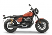 1 03 Moto Guzzi V9 Bobber Sport