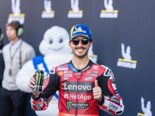 Pole Position získal Bagnaia před MM93 a Bezzecchim