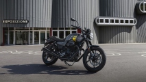 1 05 Moto Guzzi V7 105th Anniversary