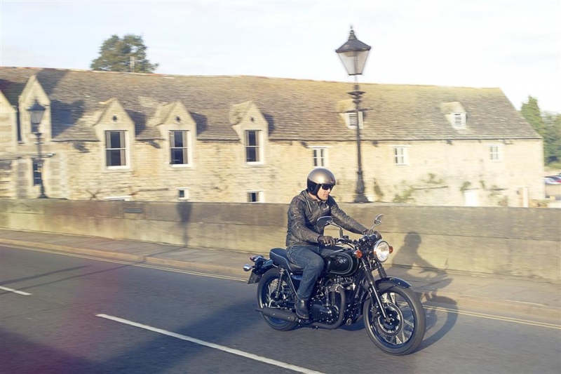 Kawasaki W 800: Black edition - 4 - W800 121009JW_7249-15MY