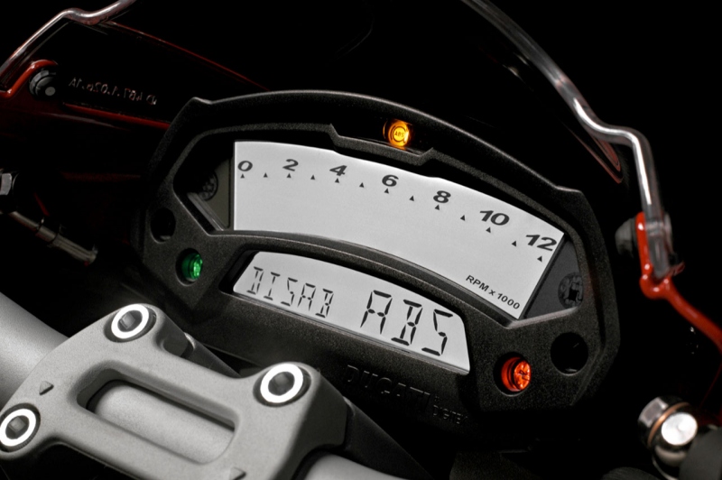 Ducati Monster 796: zlatá střední cesta - 6 - 2010-Ducati-796-6
