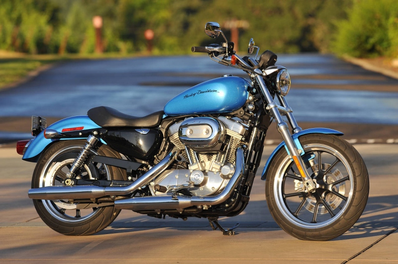 Harley-Davidson: novinky pro rok 2011 - 8 - 2011-Harley-XL 8 83L SuperLow