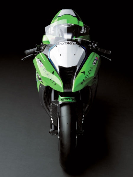 Kawasaki ZX-10R: zbrusu nový superbike  - 2 - K 10R 3