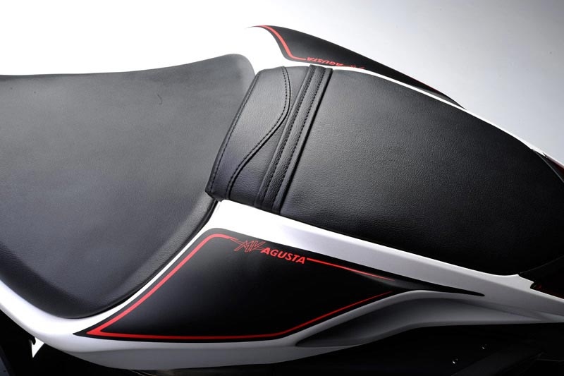MV Agusta F4 RR Corsacorta: krásná a divoká - 14 - mv