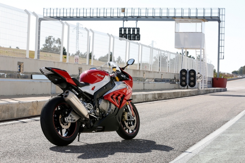 BMW S 1000 RR 2015: vyšší výkon a pohodlí - 3 - 1 2015 BMW S 1000 RR04