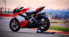 1 2017 Ducati 1299 Superleggera11