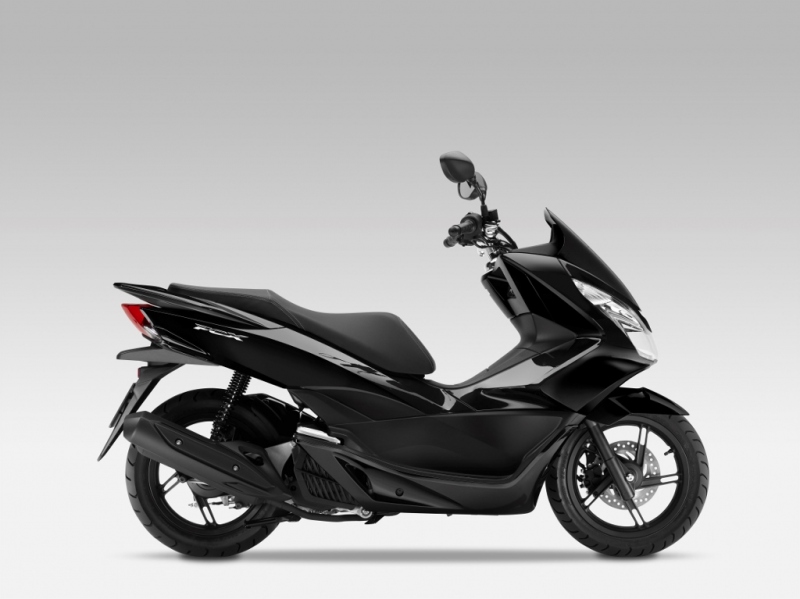 Honda PCX 125 2017: inovovaný bestseller - 10 - Honda PCX 125 2017 2017 Honda 125 PCX (12)