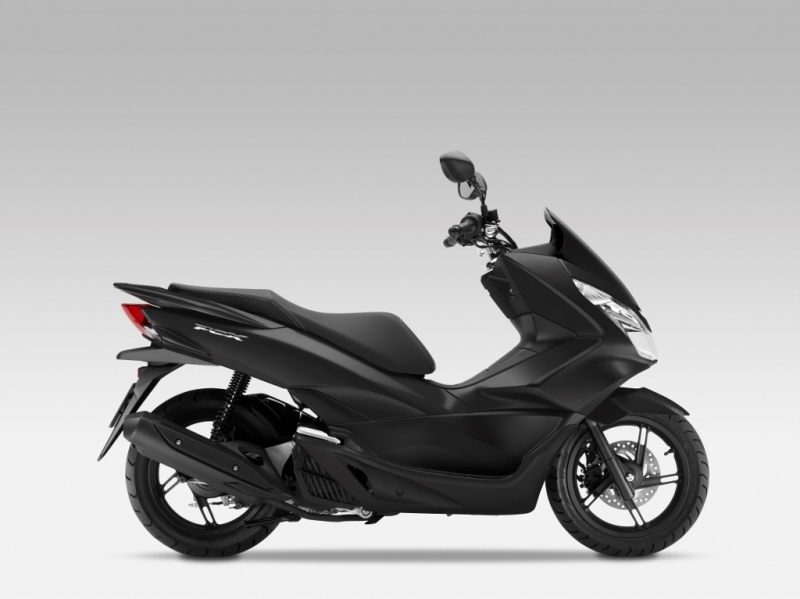 Honda PCX 125 2017: inovovaný bestseller - 11 - Honda PCX 125 2017 2017 Honda 125 PCX (2)