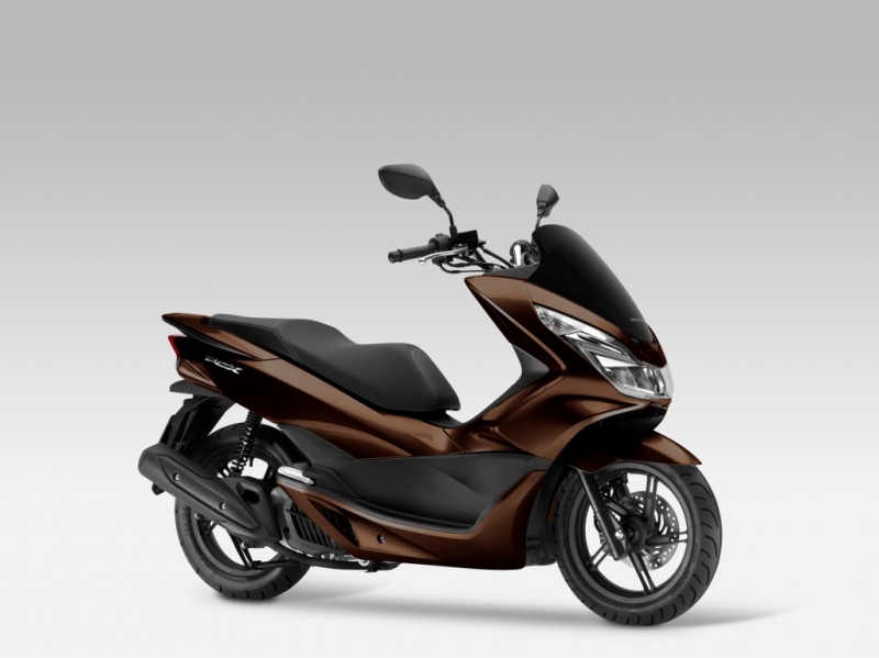 Honda PCX 125 2017: inovovaný bestseller - 8 - Honda PCX 125 2017 2017 Honda 125 PCX (10)