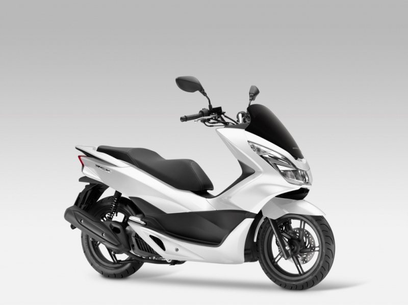 Honda PCX 125 2017: inovovaný bestseller - 12 - Honda PCX 125 2017 2017 Honda 125 PCX (22)
