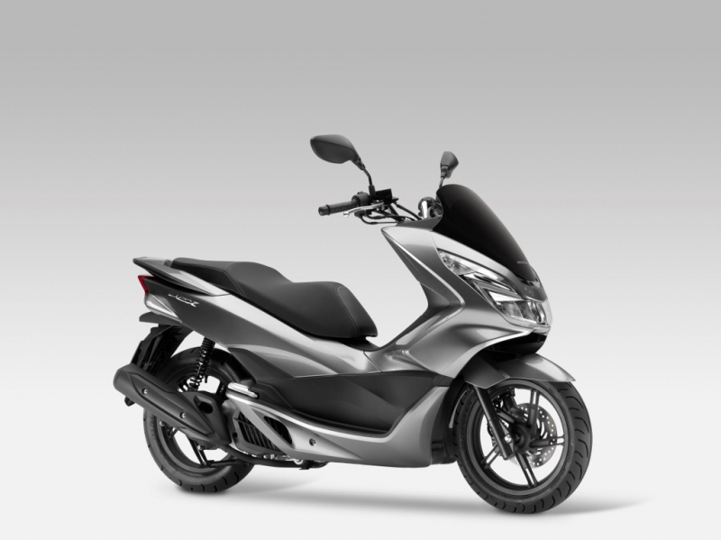 Honda PCX 125 2017: inovovaný bestseller - 14 - Honda PCX 125 2017 2017 Honda 125 PCX (4)