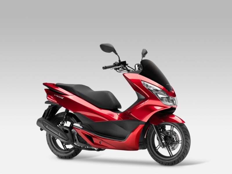 Honda PCX 125 2017: inovovaný bestseller - 15 - Honda PCX 125 2017 2017 Honda 125 PCX (5)