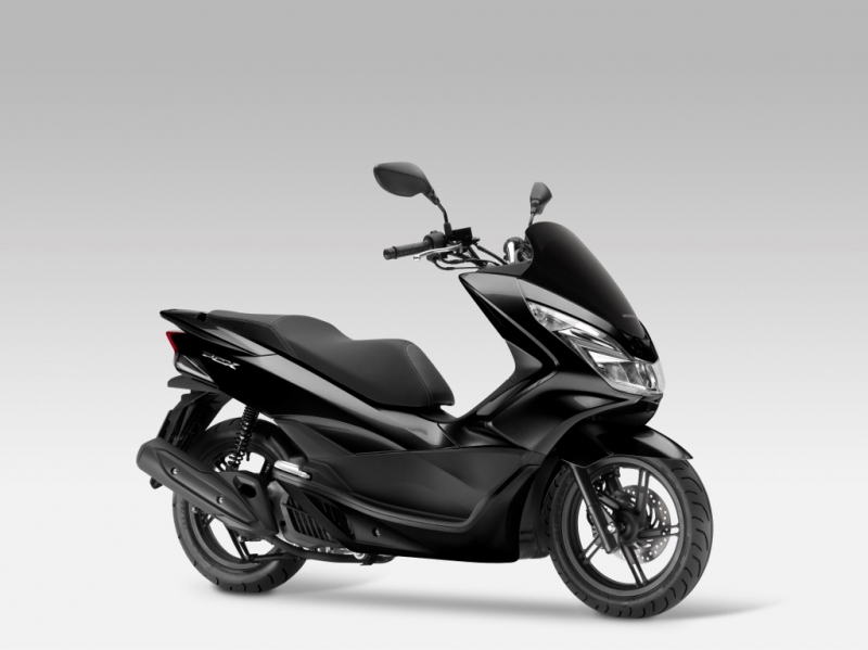 Honda PCX 125 2017: inovovaný bestseller - 16 - Honda PCX 125 2017 2017 Honda 125 PCX (6)