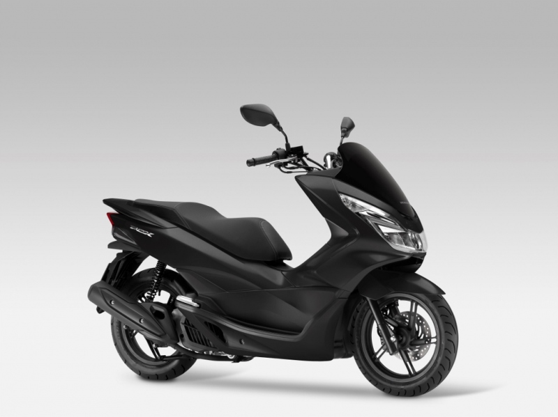 Honda PCX 125 2017: inovovaný bestseller - 17 - Honda PCX 125 2017 2017 Honda 125 PCX (7)