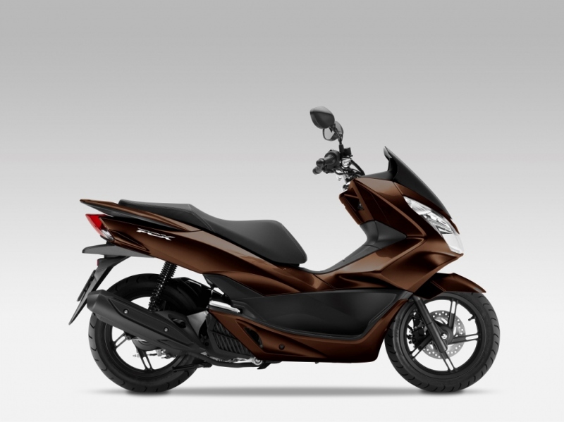 Honda PCX 125 2017: inovovaný bestseller - 18 - Honda PCX 125 2017 2017 Honda 125 PCX (8)